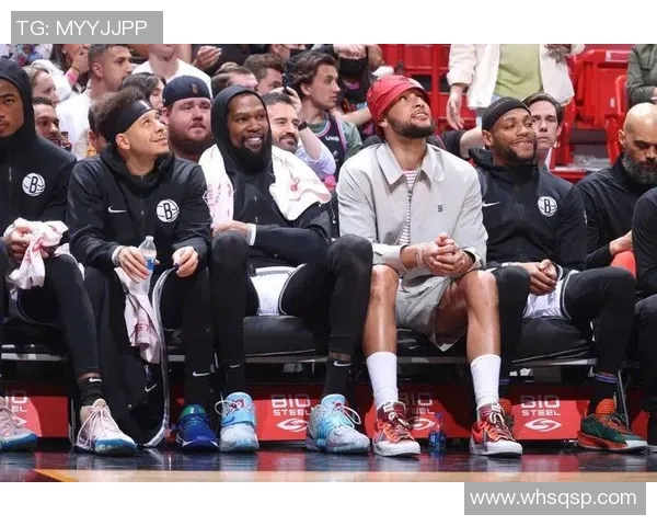 足球明星齐聚现场观战篮网精彩对决视频回顾